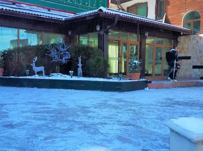 Lucy's Emerald Apartment *