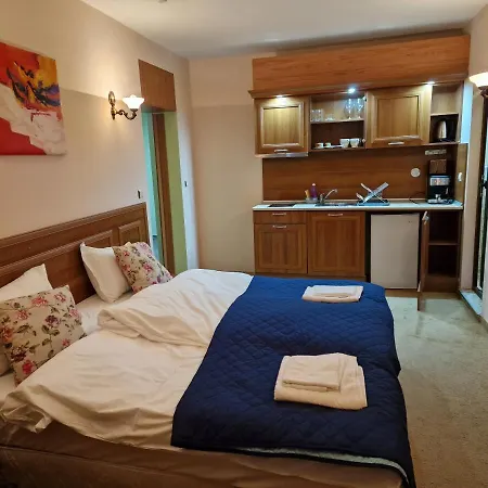 Lucy's Emerald Bansko