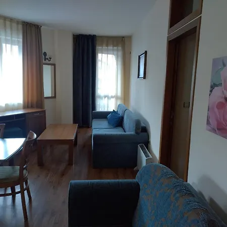 Lucy's Emerald 아파트 *