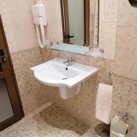 Lucy's Emerald * בנסקו