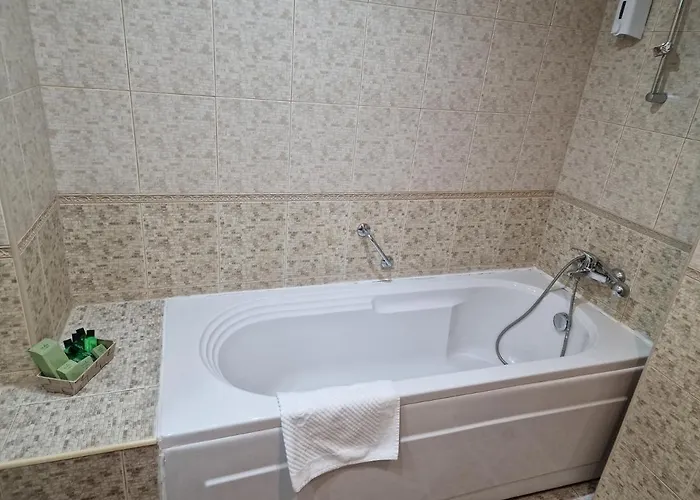 Lucy's Emerald Bansko