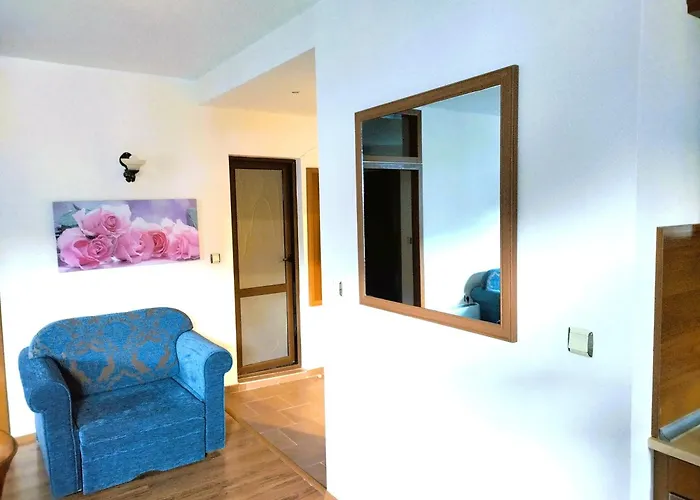 Lucy's Emerald Bansko