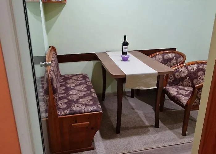 Lucy's Emerald * Bansko