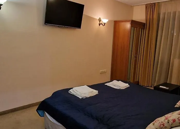 Lucy's Emerald Apartment *